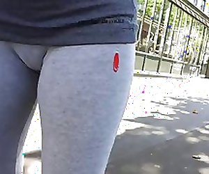 Candid Camel toe in tights